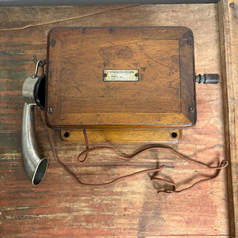 Antikes Wandtelefon