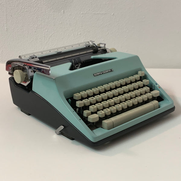 Vintage Schreibmaschine Colortrip - S von Olympia hellblau