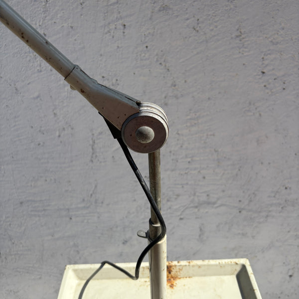 Vintage Gelenkarm Werkstatt Lampe mit Tisch und Rollen von Rademacher