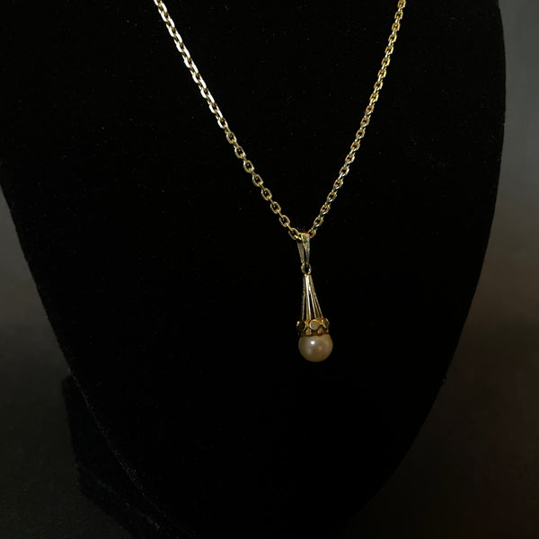 Feine Goldkette mit eleganten Perlenanhänger in 585er Gold