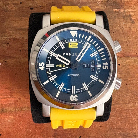 Aquamarine Pro Diver 
45 mm Chronograph von PANZERA