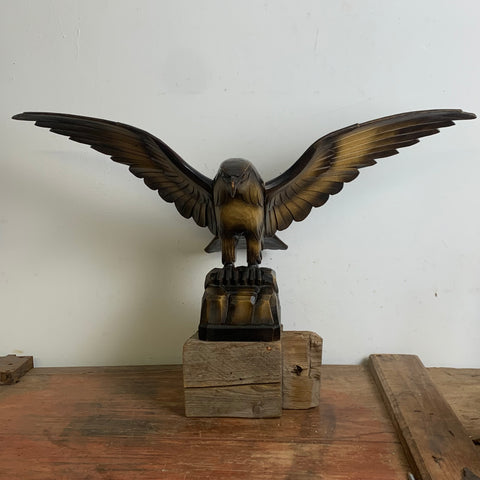 Vintage geschnitzte Holzskulptur Adler mir ausgebreiteten Flügeln