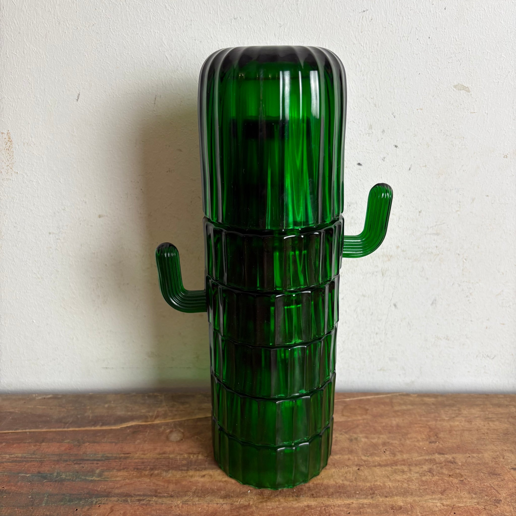 Stylische Stapel Gläser als Kaktus – Trödelfuchs Vintage Shop