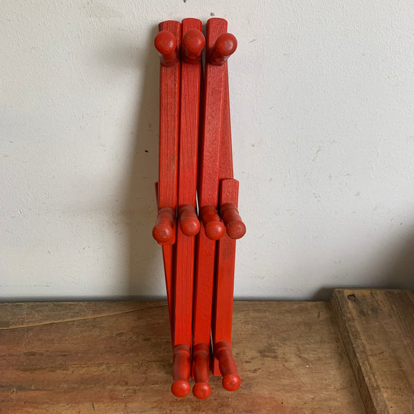 Vintage Mid Century Scheren Garderobe in rot