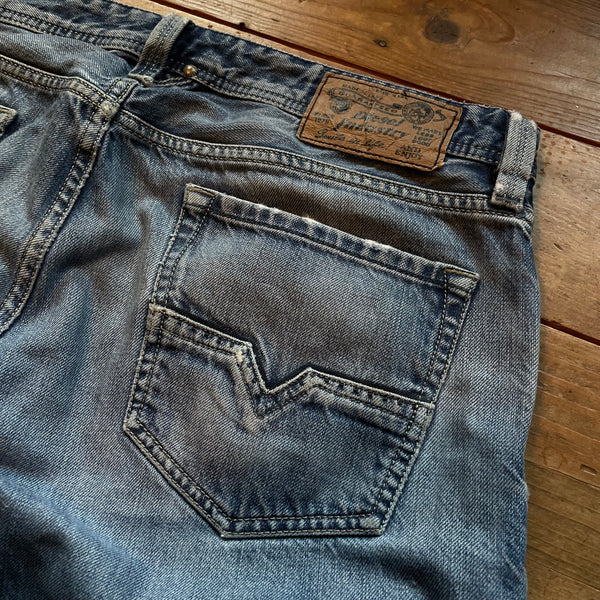 Diesel distressed straight leg - Vintage Jeans