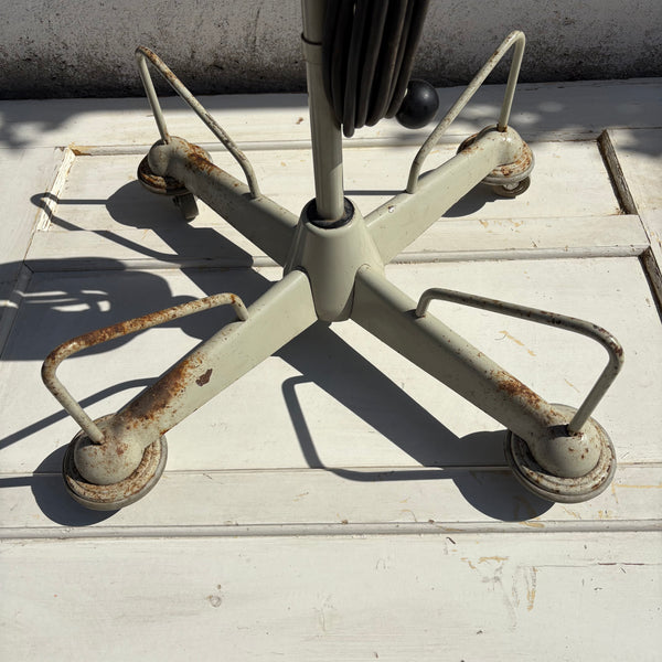 Vintage Gelenkarm Werkstatt Lampe mit Tisch und Rollen von Rademacher