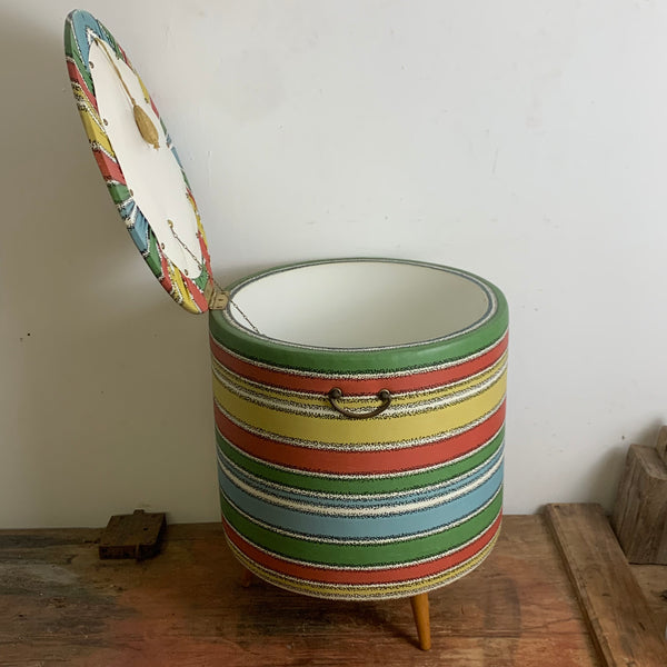 Vintage Mid Century Wäschepuff m Wäschetruhen