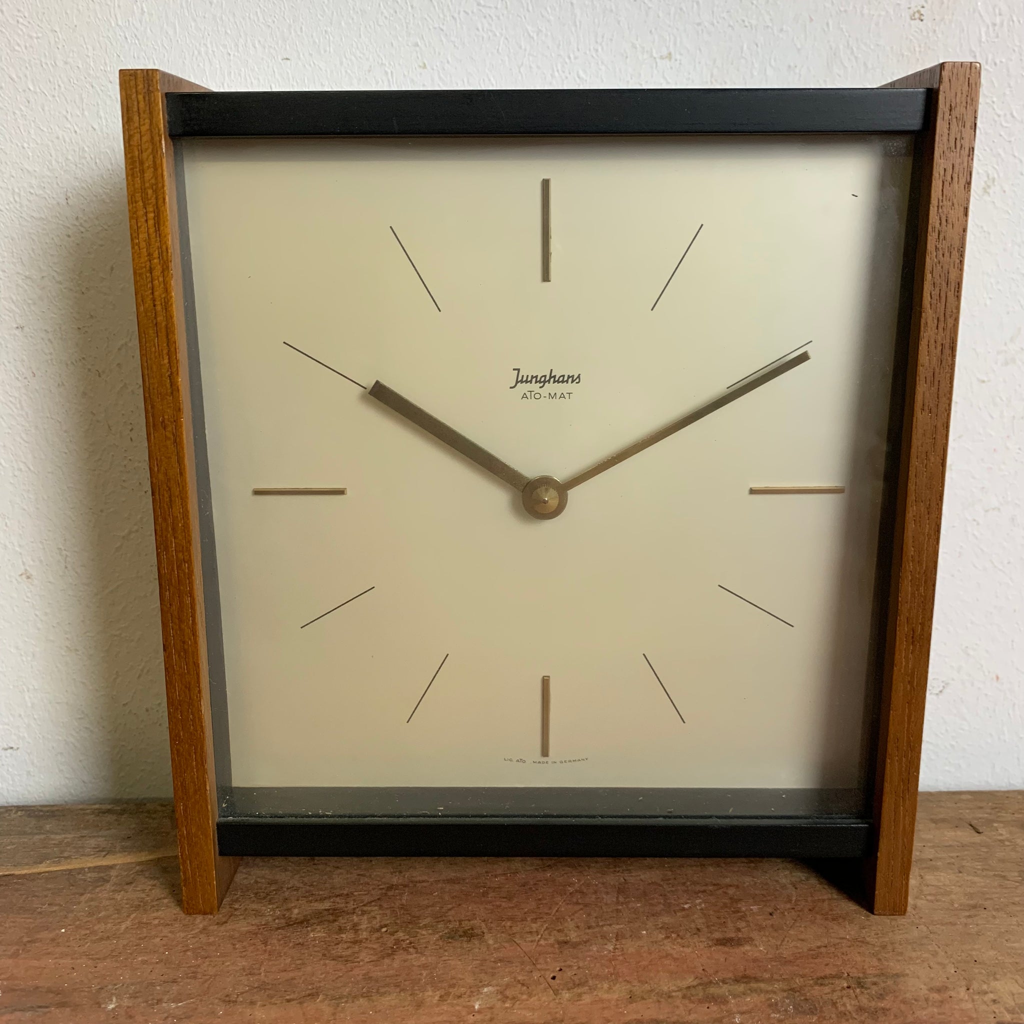 Vintage Teakholz Tischuhr Ato Mat von Junghans Tr delfuchs