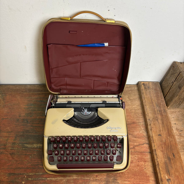 Vintage Reiseschreibmaschine Diplomat von Olympia