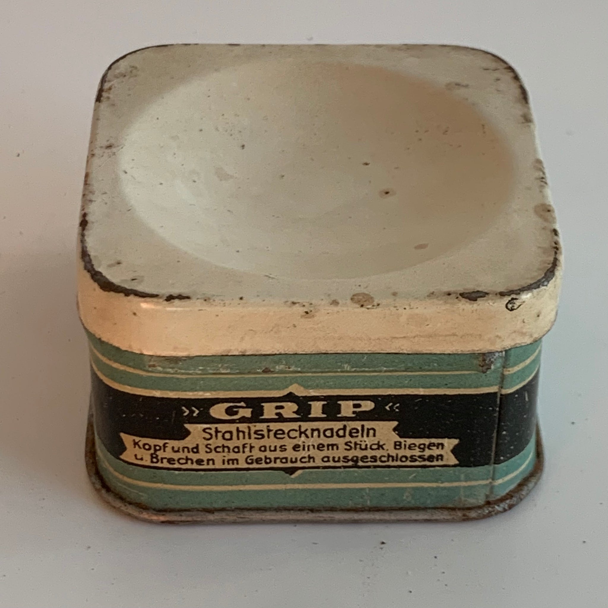 Vintage Blechdose Stahlstecknadeln Grip