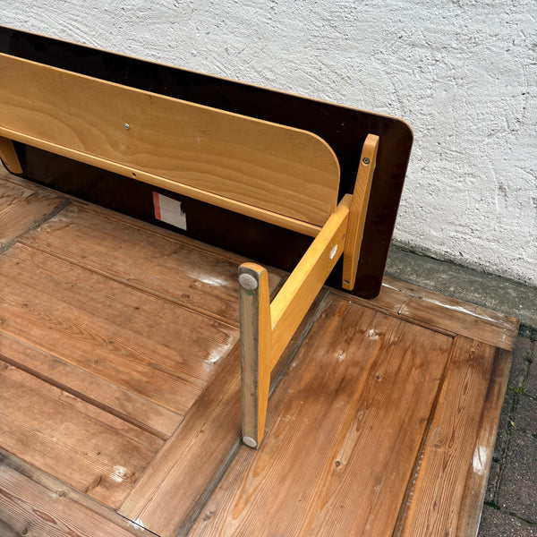Vintage kleiner Kindertisch Schule von VS