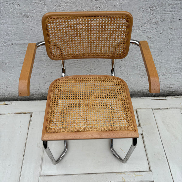 2 Freischwinger mit Armlehnen nach Marcel Breuer