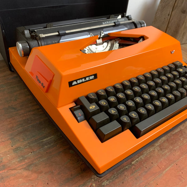 Vintage elektrische Schreibmaschine Gabriele 2000 von Adler in orange