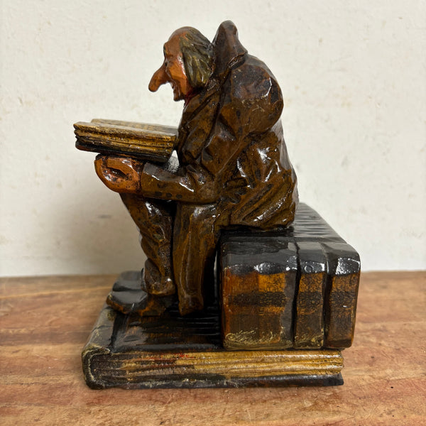 Antike geschnitzte Buchstütze lesender Mann