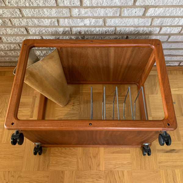 Vintage Beistelltisch Godebørg auf Rollen mit Zeitungsablage und LP Fächern von Kai Kristiansen für Vildbjerg Møbelfabrik Denmark