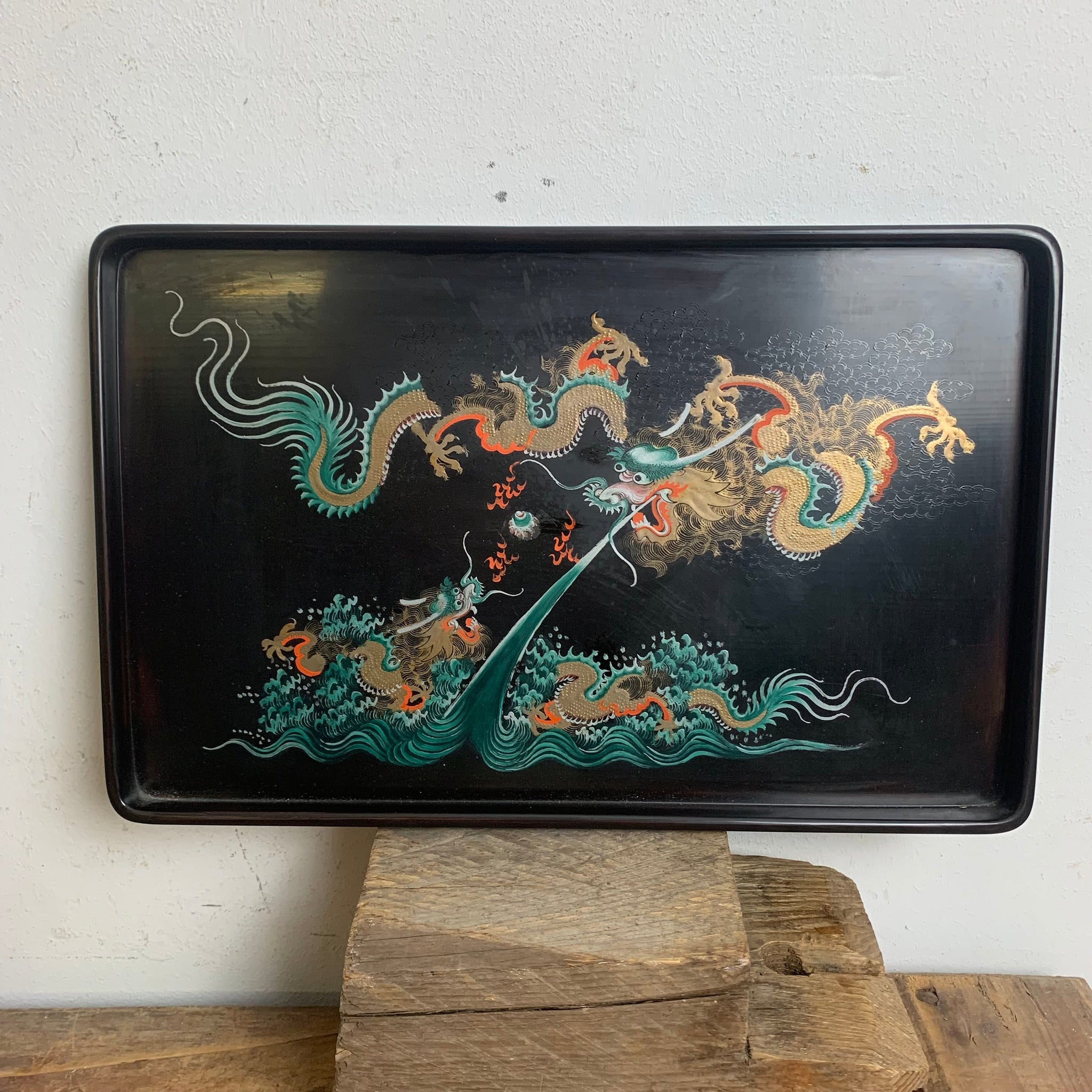 Vintage chinesisches Lack Tablett mit Drachen Motiv