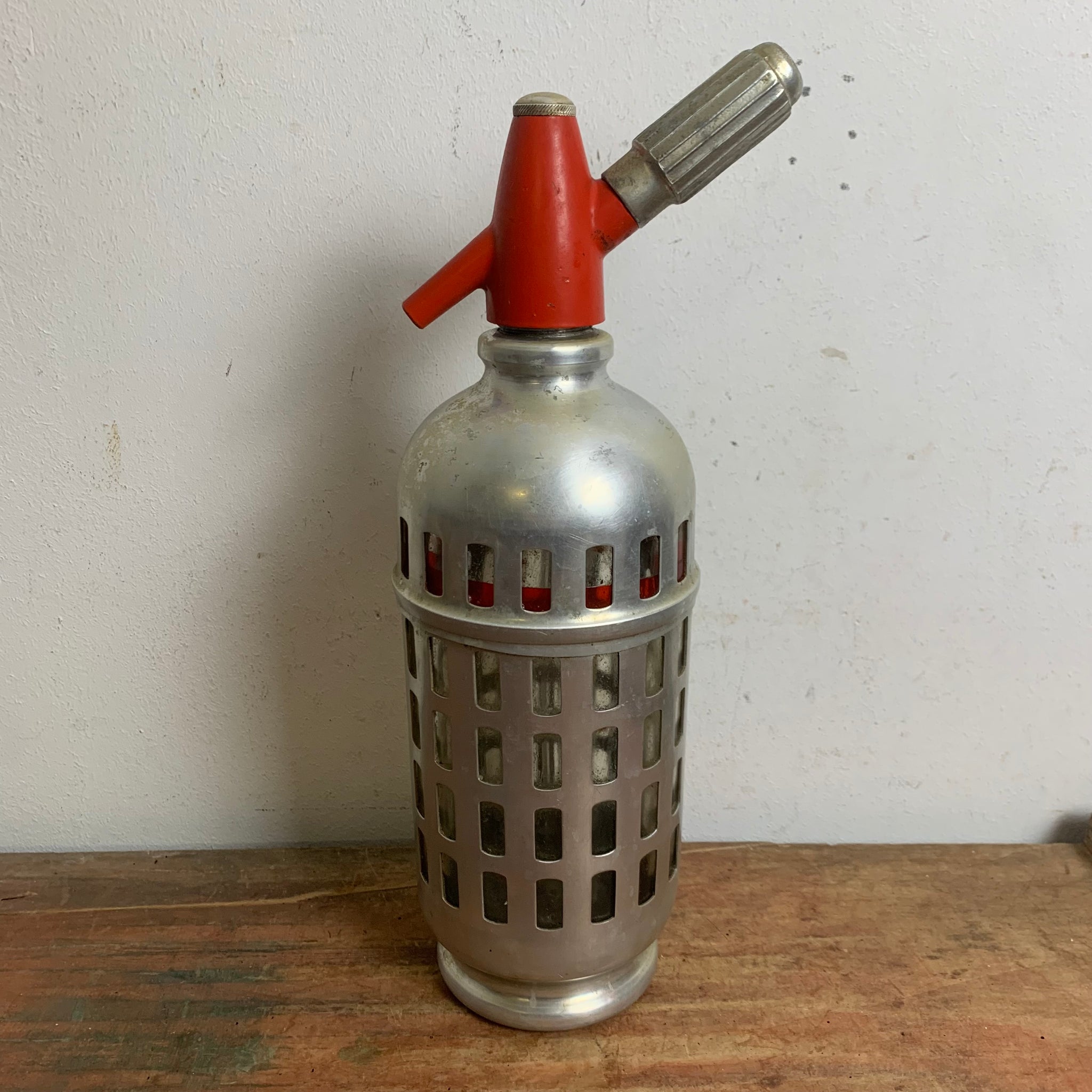 Vintage Mid Century Sodasyphon in Metallgitter