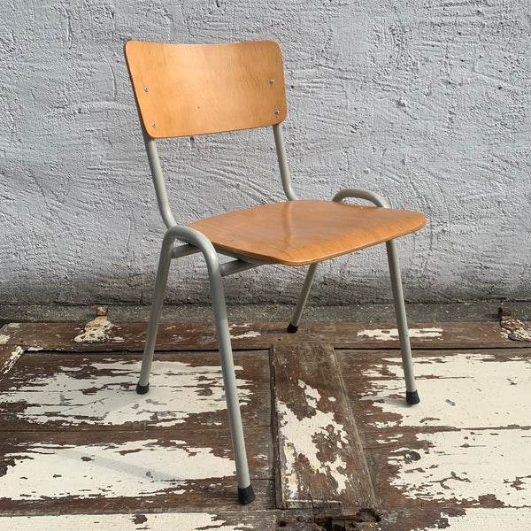 Vintage Stahlrohr Stapelstuhl Schulstuhl