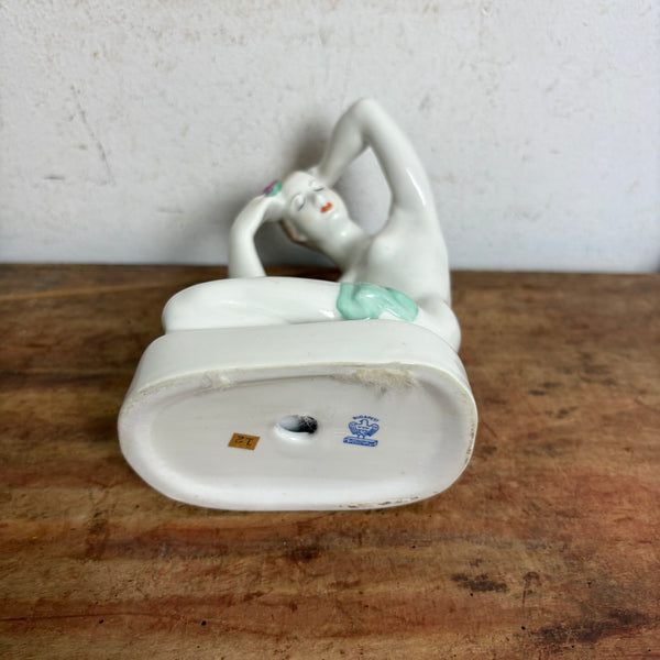 Vintage Porzellan Badende Akt Skulptur im Art Deco Stil von Aquincum