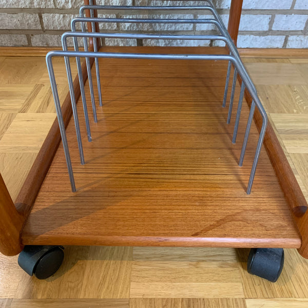 Vintage Beistelltisch Godebørg auf Rollen mit Zeitungsablage und LP Fächern von Kai Kristiansen für Vildbjerg Møbelfabrik Denmark