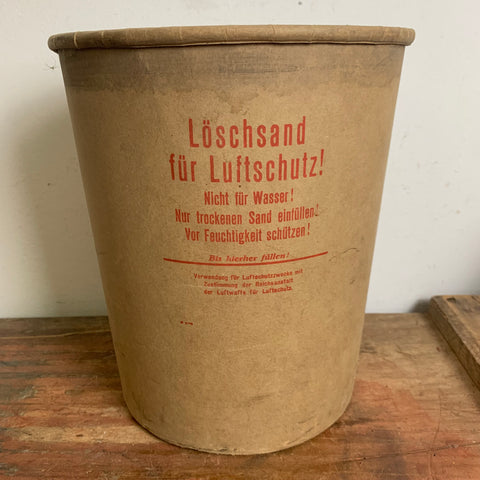 Historischer Eimer aus Pappe Löschsand für Luftschutz