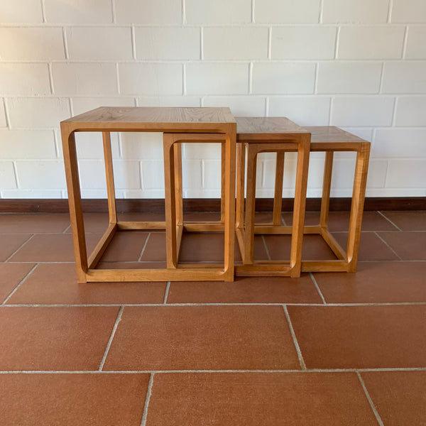 Vintage Dänische Minimalistische Würfel Teak Satztische von Aksel Kjersgaard