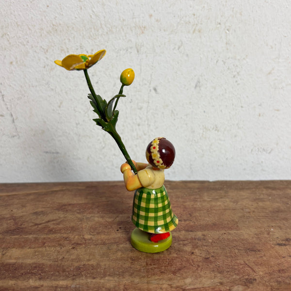 Blumenkind Mädchen mit gelber  Blume von Weha
