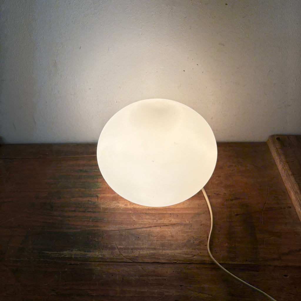 Vintage weiße Glas Kugel Nachttisch Lampe – Trödelfuchs Vintage Shop