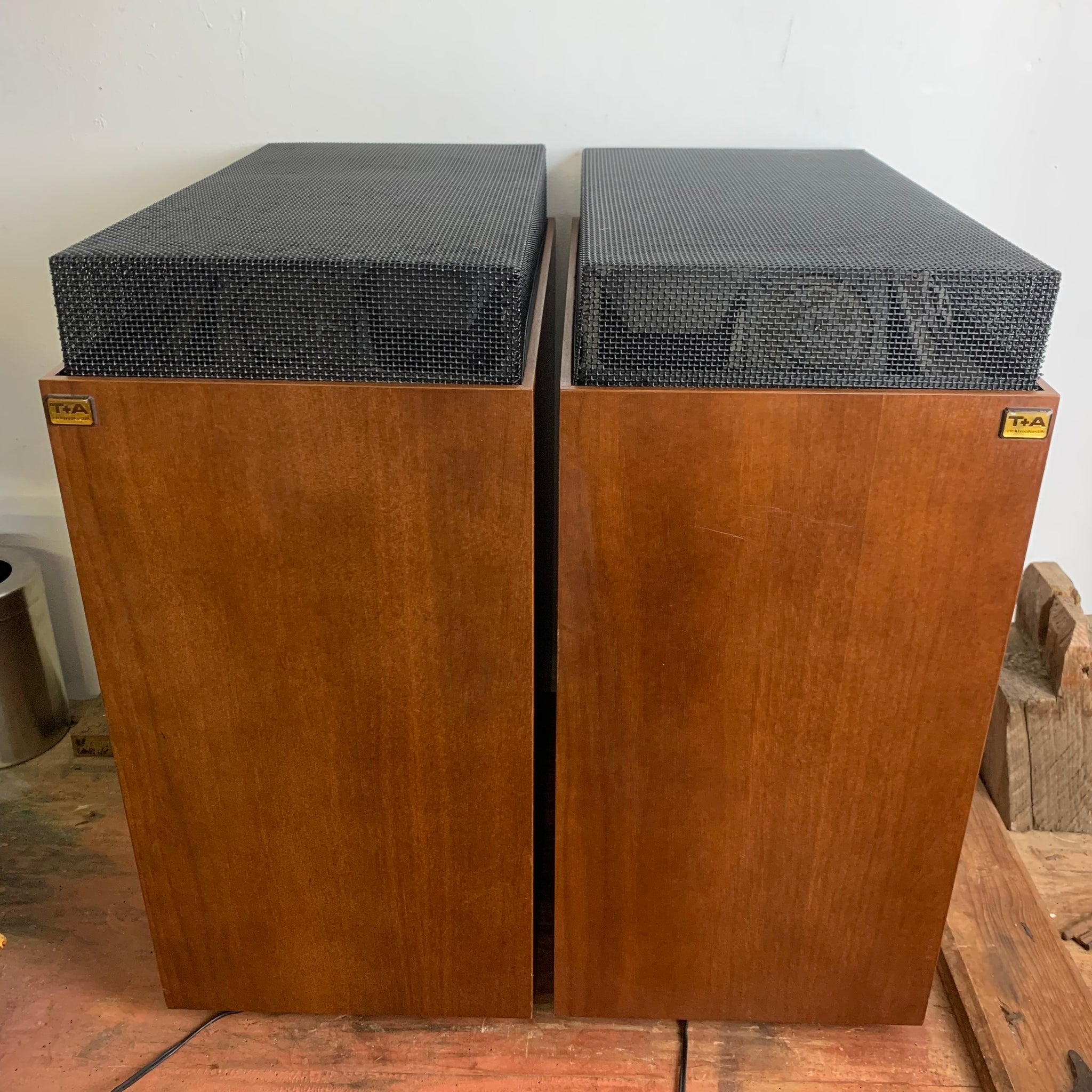 Vintage Musikboxen T&A Delta 70 B in Teakholz