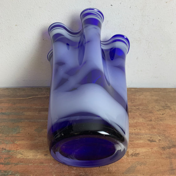 Vintage weiß blaue Glas Falten Vase