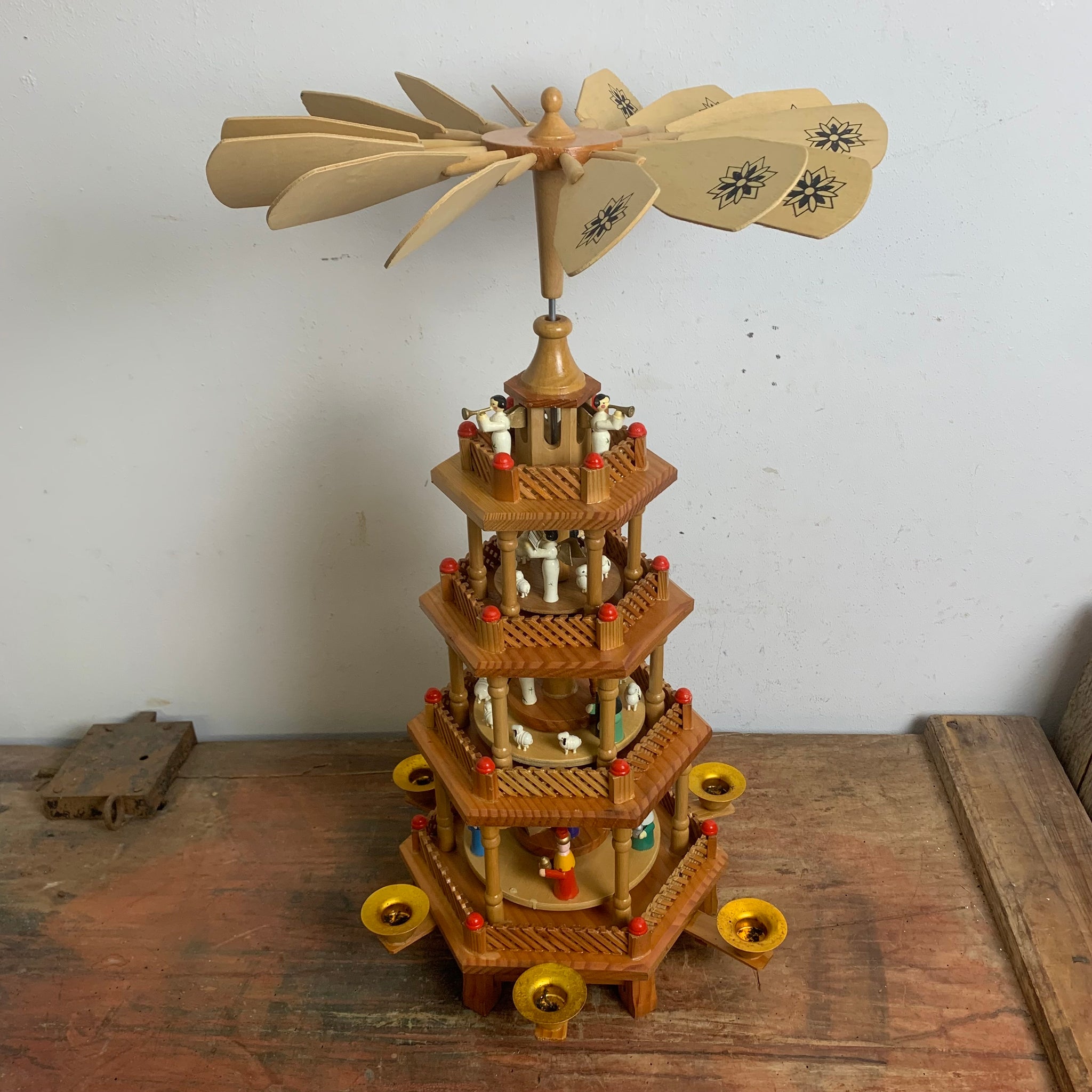 Vintage Weihnachtspyramide aus dem Erzgebirge