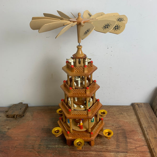 Vintage Weihnachtspyramide aus dem Erzgebirge