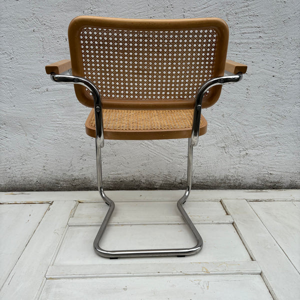 2 Freischwinger mit Armlehnen nach Marcel Breuer