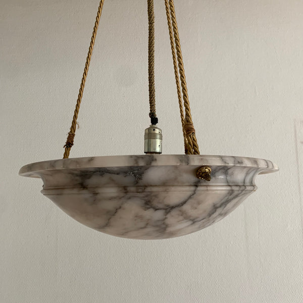 Art Deco Hängelampe aus weißem und schwarzem Alabaster