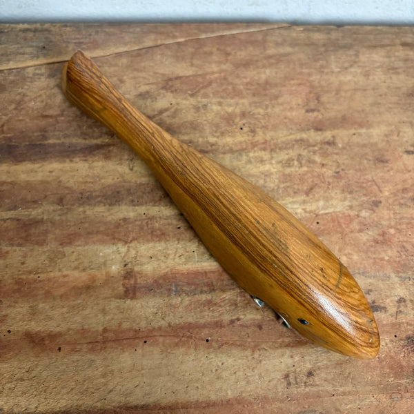 Vintage Flaschenöffner als Fisch aus Holz