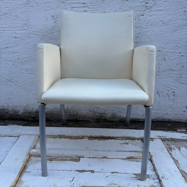 Design Armlehnstuhl 
Walter Knoll Jason von EOOS für WK Wohnen Stuhl mit Torsionsfunktion in Cremeweiß /Leder