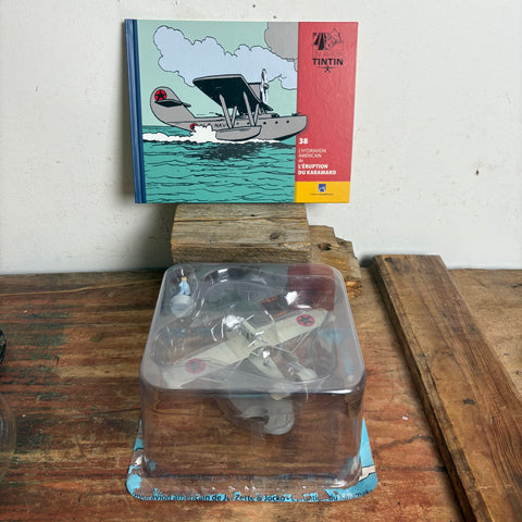 Modell Figur und Buch Tim und Struppi Das amerikanisches Wasserflugzeug Jo, Zette & Jocko mit Pilot aus Der Ausbruch des Karamako