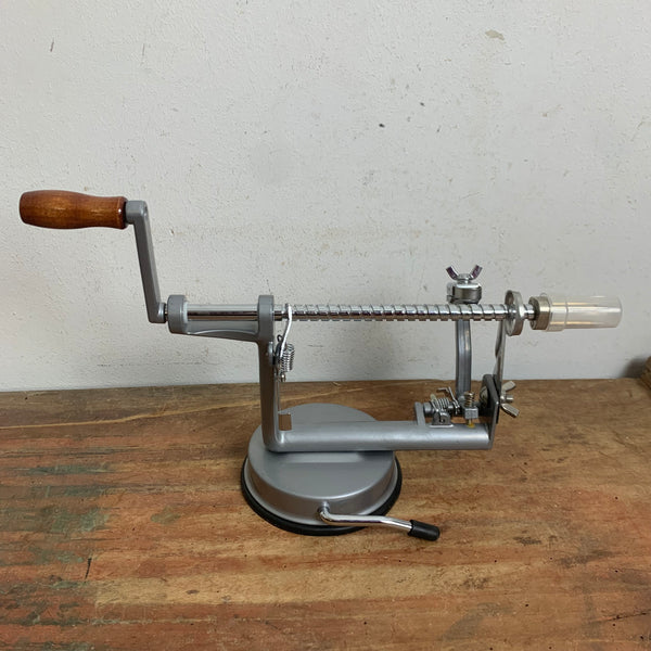 Neuer unbenutzter Apfelschäler