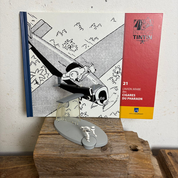 Modell Figur und Buch Tim und Struppi das Syldavisches Flugzeug Des Arabischen Prinzen mit Tim aus Die Zigarren des Pharao