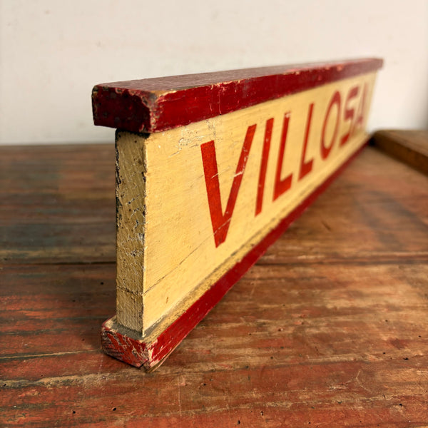 Vintage Holzschild Hustelinchen von Villosa