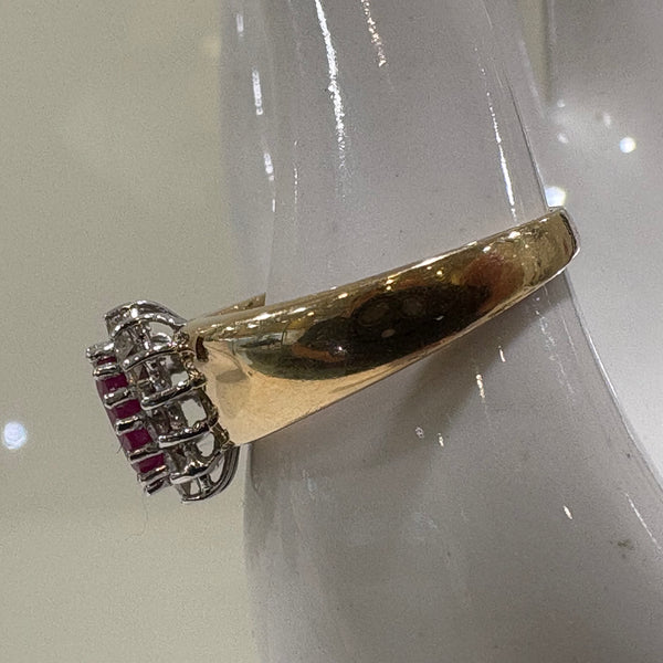 Goldring mit Rubin und Brillanten Besetzung aus 14 Karat Gold