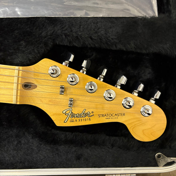 Vintage E-Gitarre 
1983 Fender Standard
Stratocaster (USA) mit Ahorngriffbrett in elfenbeinweiß