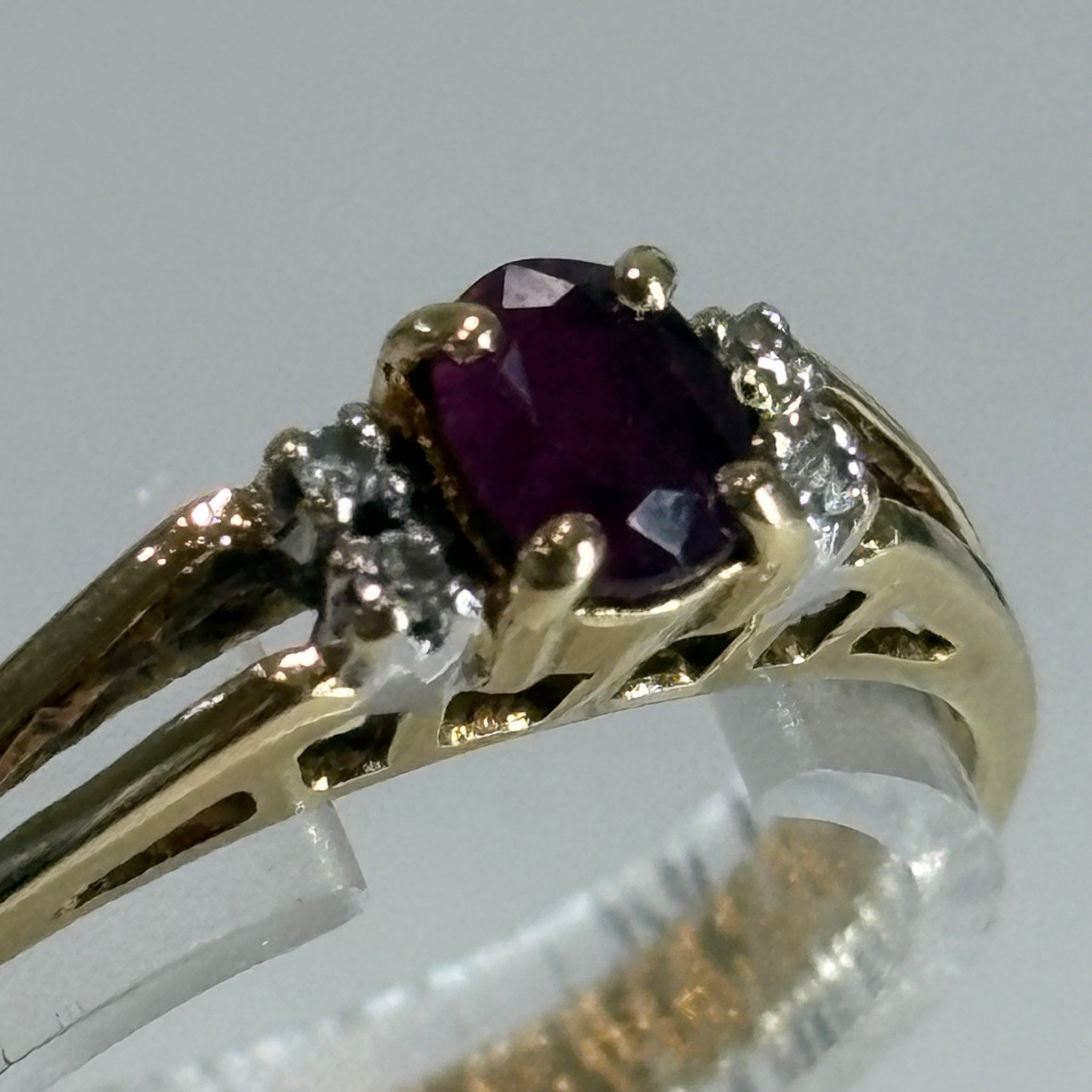 Rubinring mit brillanten umfasst aus 585er Gold