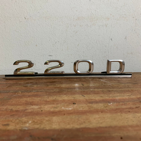 Emblem Mercedes Benz 220D Typenschild für W123