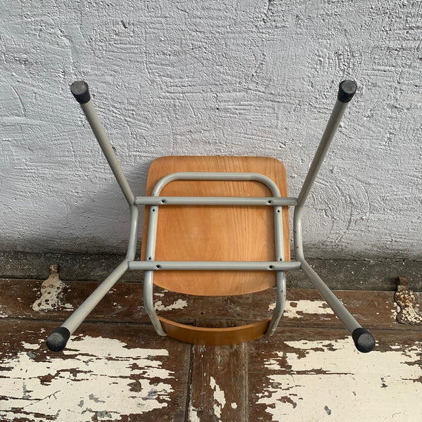 Vintage Stahlrohr Stapelstuhl Schulstuhl