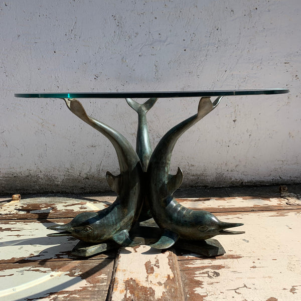 Vintage Design Couchtisch aus Bronze und Kristallglas mit Dolphin Gestell