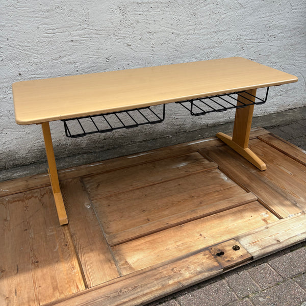 Vintage kleiner Kindertisch Schule von VS