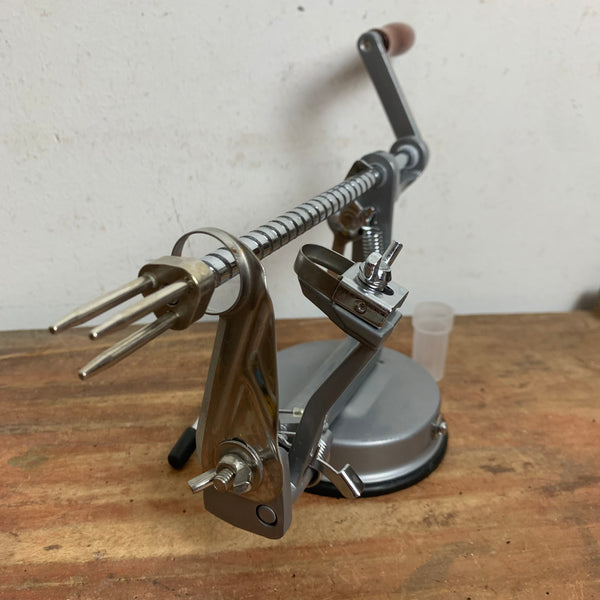 Neuer unbenutzter Apfelschäler