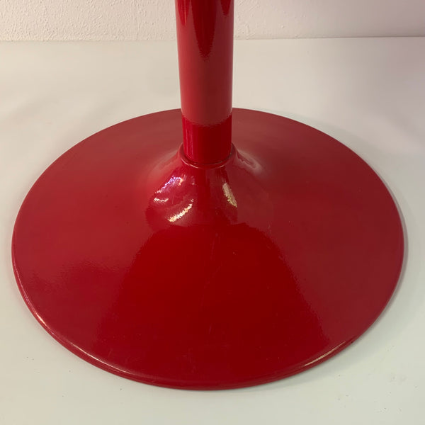 Vintage roter Metall Tulpenfuß Tisch