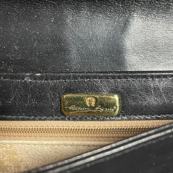Aigner Lederhandtasche zum umhängen in Schwarz